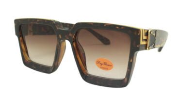 VTG823 202206 Demi Brown